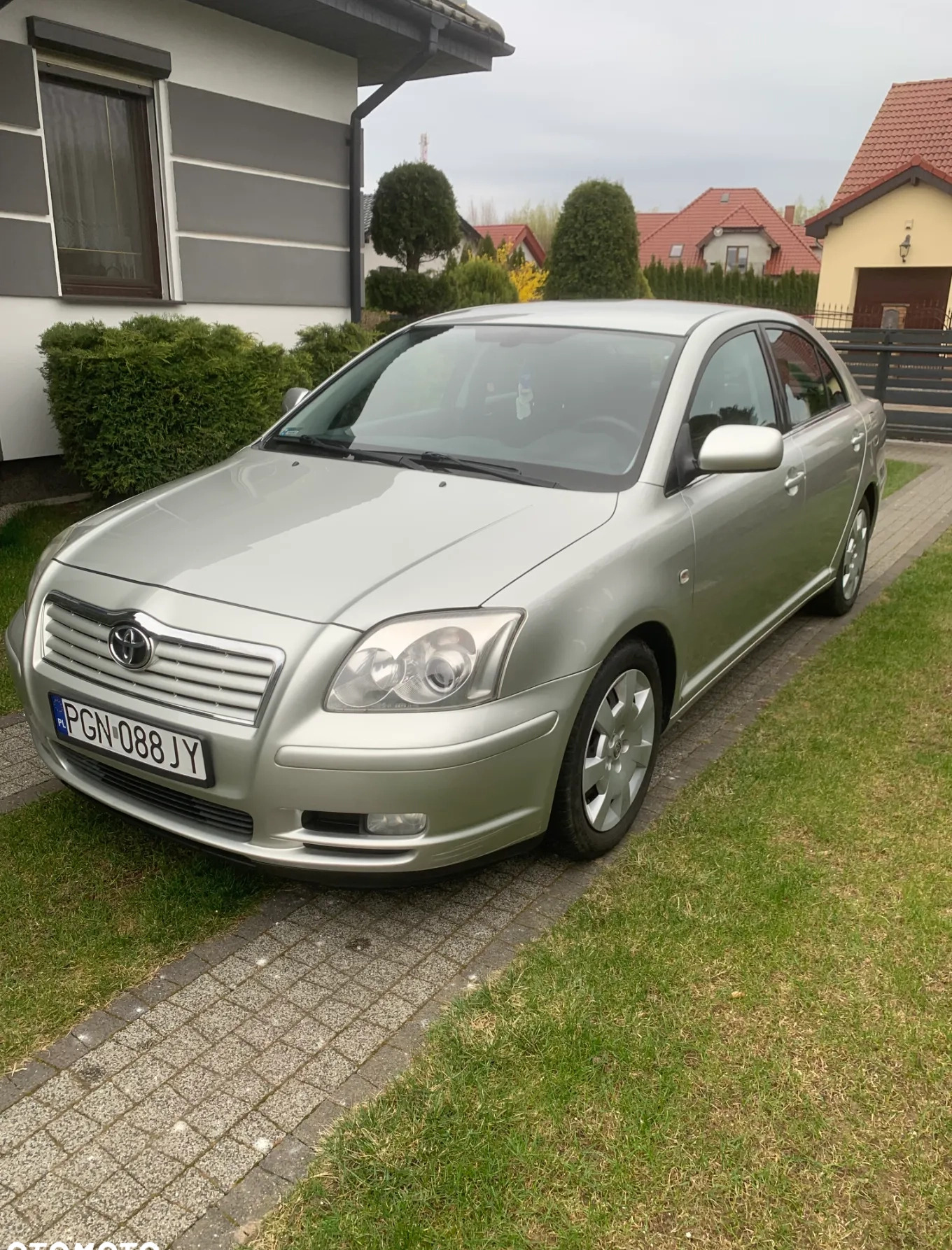 Toyota Avensis cena 15499 przebieg: 219100, rok produkcji 2004 z Kożuchów małe 562